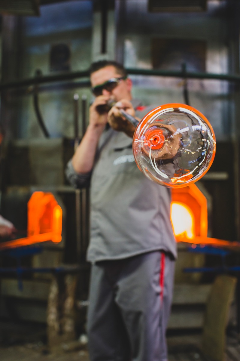 Ręczna produkcja szkła w hucie KROSNO Ręczna produkcja szkła w hucie KROSNO